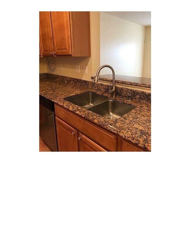 Building Photo - Spacious 4BR Townhome in Hyattsville, Show...