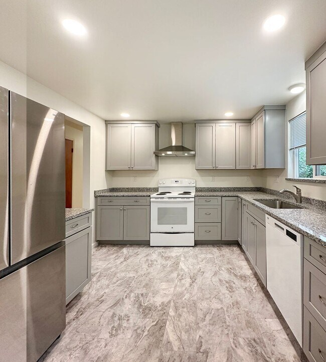 Building Photo - 4bd/2.5ba Seattle Home