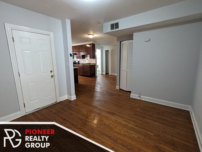 Foto del edificio - 5029 N Harding Ave