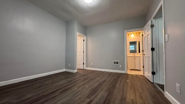 Foto del edificio - 2722 N Stowell Ave
