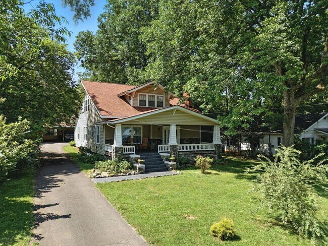 Foto del edificio - Maryville 37804 - 4 bed, 3 bath - call Mat...