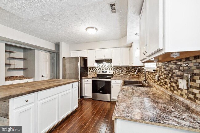 Foto del edificio - 4549 Natahala Dr