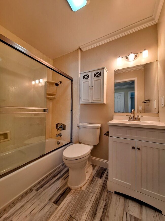 Building Photo - Beautifully Remodeled Two-story 2bd Condo ...