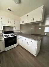 Building Photo - 1110 W Chestnut St