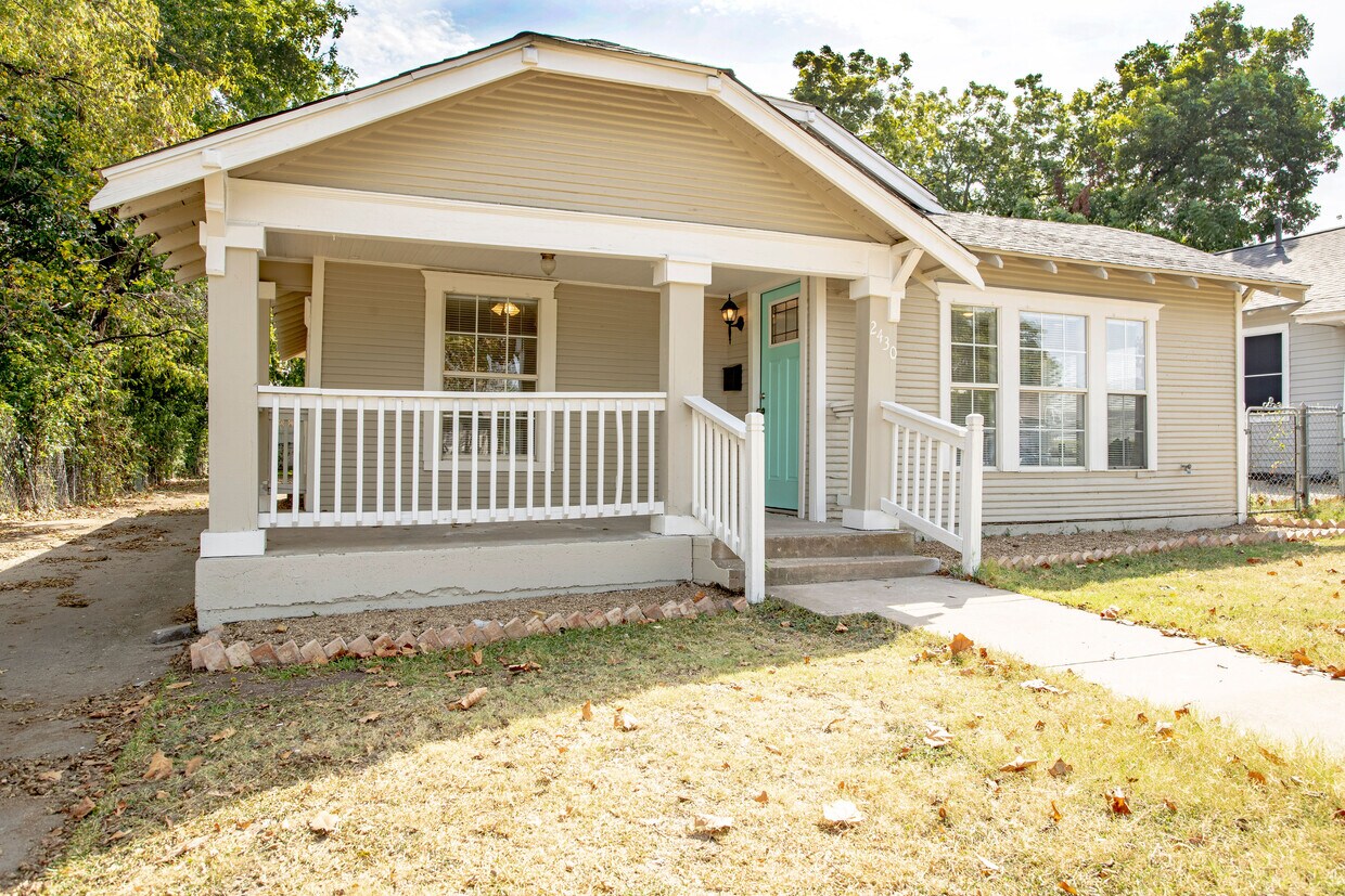 Foto principal - 2430 Kingston St