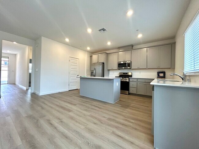 Building Photo - Beautiful New Solar 4 Bedroom Located in R...