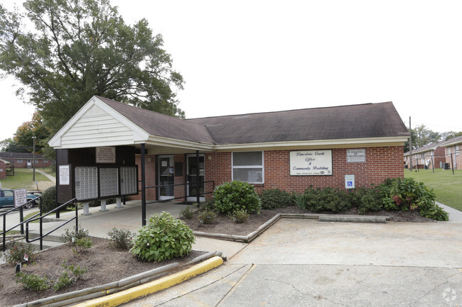 Building Photo - Limestone Courts