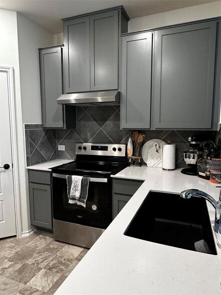 Foto del edificio - 7311 Gray Catbird Dr