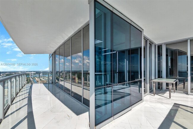 Building Photo - 17121 Collins Ave