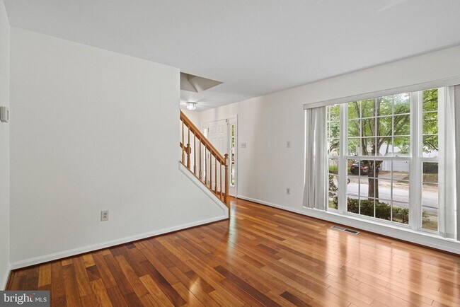 Foto del edificio - 8024 Big Pool Rd