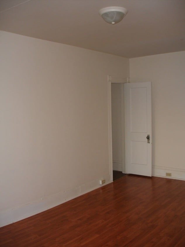 Primary Photo - 500-403 N Charlotte St