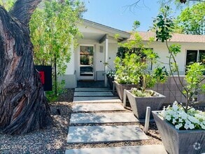 Building Photo - 4629 E Earll Dr