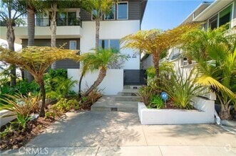 Building Photo - 1542 Manhattan Beach Blvd
