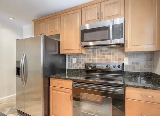 Foto del edificio - 121 Lockwood Terrace