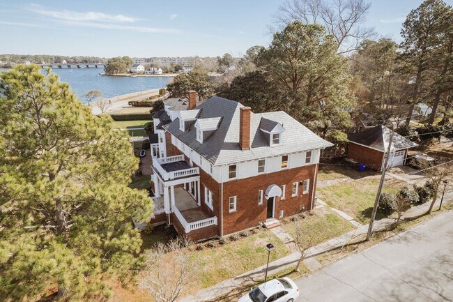 Building Photo - Waterfront in COLONIAL PLACE