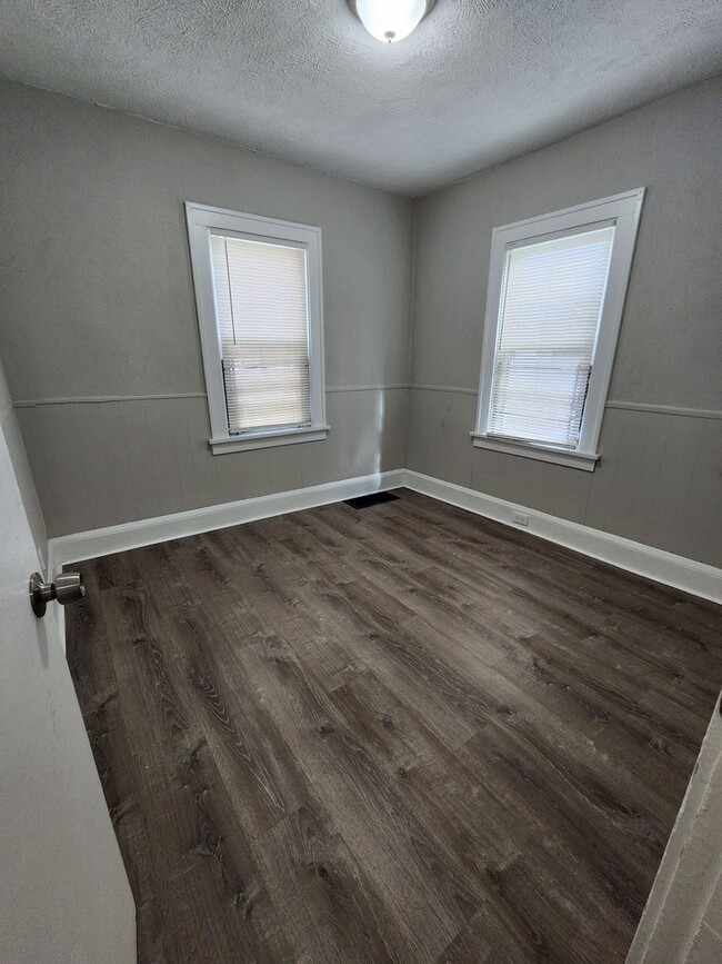Building Photo - MtOverlook12015