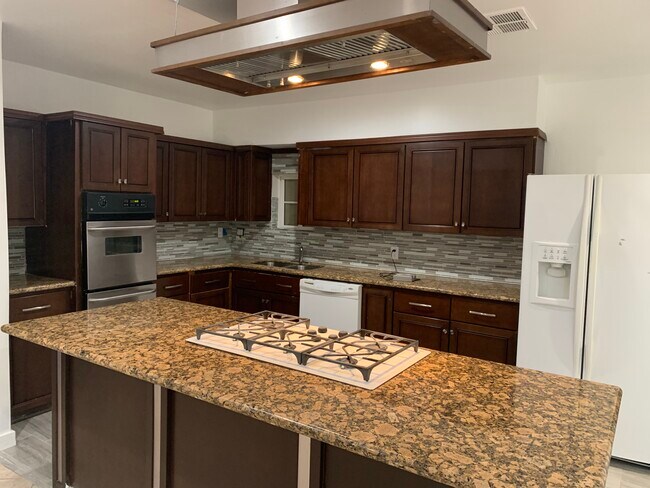 Foto del edificio - 2928 N 24th Pl