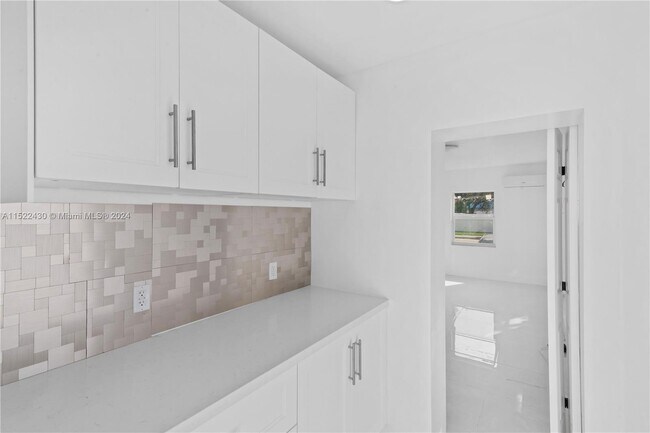 Foto del edificio - 3081 SW 7th St