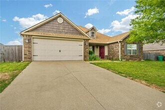 Building Photo - 530 Lasso Ln