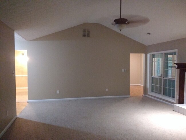 Building Photo - 385 Burch Rd