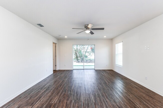 Foto del edificio - 449 Hunt Blvd