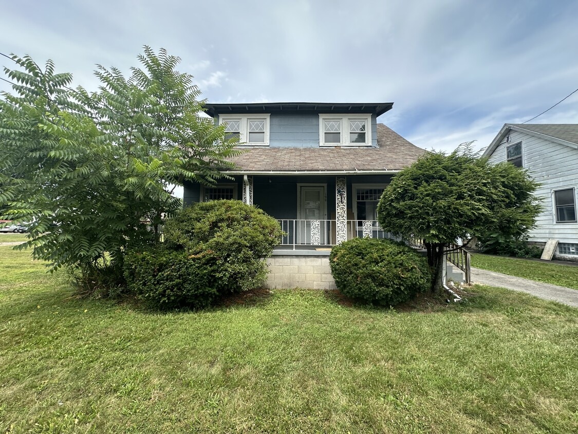 Primary Photo - 190 Lowell Ave