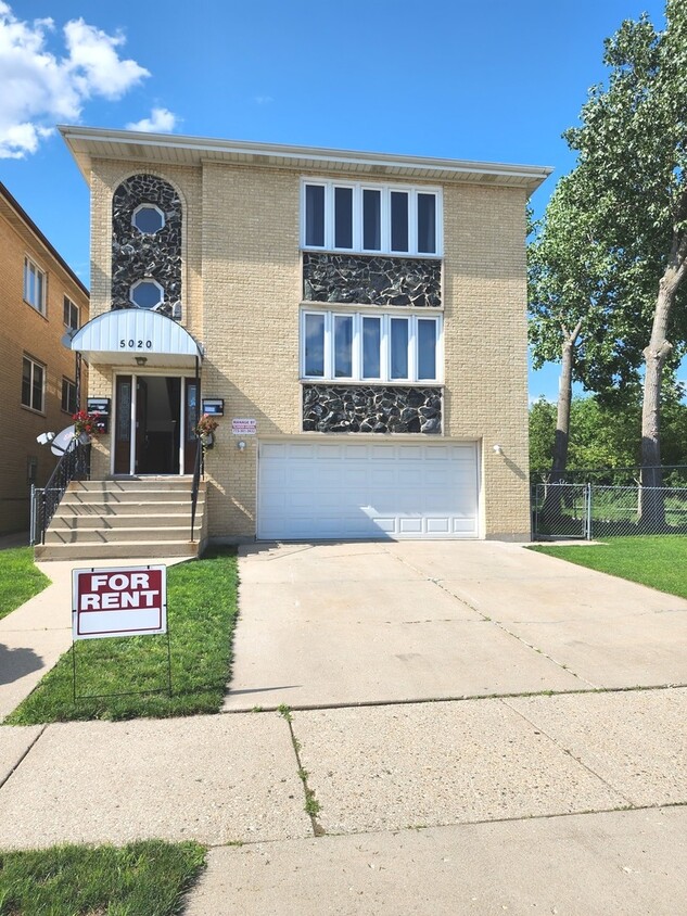 Foto principal - 5020 Carol St