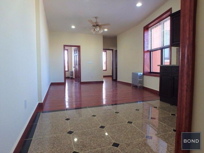 Foto del edificio - 3776 62nd St
