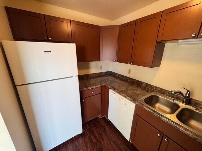 Foto del edificio - 2361 Chalet Gardens Rd