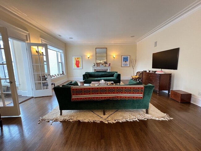 Building Photo - 5120 S Kenwood Ave