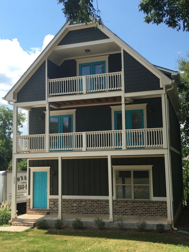 Building Photo - 322 Carr St