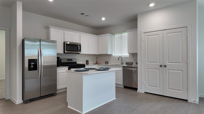 Building Photo - 15035 Rustic Moon Rd