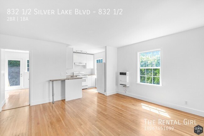 Building Photo - Bright & Airy Upper Unit | Cozy 2 Bedroom/...