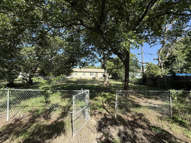 Building Photo - 1204 S 7th St