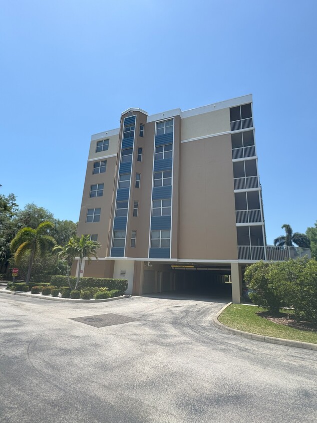 Foto principal - 960 Starkey Rd