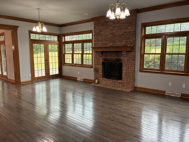 Foto del edificio - Magnificent 5-Bedroom Private Estate in Butler, PA