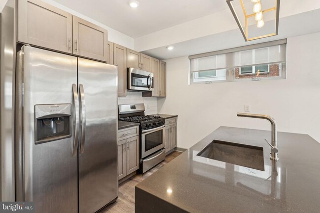 Building Photo - 415 W Berks St