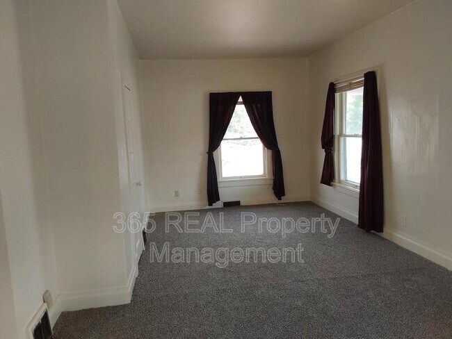 Building Photo - 307 1st Street