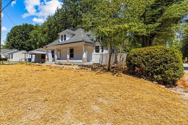 Building Photo - Charming 3 Bedroom, 2 Bathroom Home for Re...
