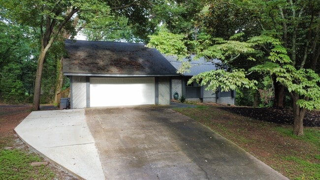 Building Photo - 2672 Suzanne Ln