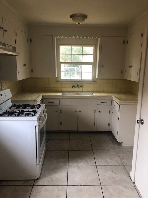 Foto del edificio - 211 E Jordan St