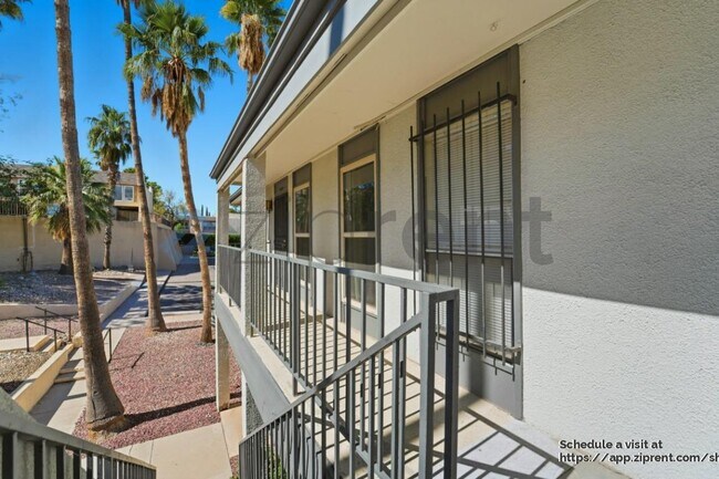 Foto del edificio - 1620 N Wilmot Rd
