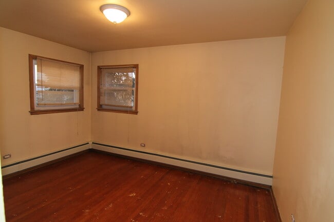 Bedroom - 3555 N Neva Ave