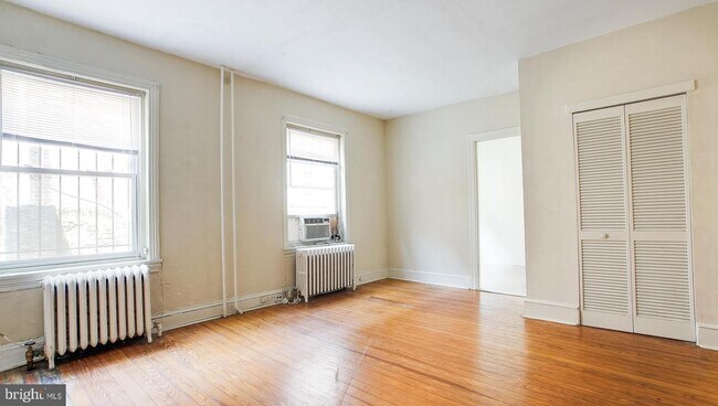 Building Photo - 1203 Spruce St