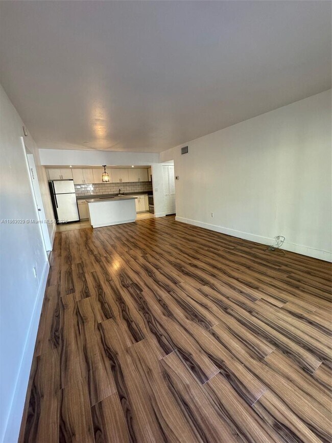 Foto del edificio - 7921 SW 104th St