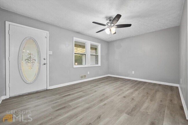 Building Photo - 3005 Riviera Dr