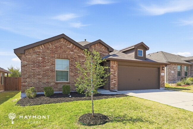 Building Photo - 4 Bedroom Home with Open Living Space