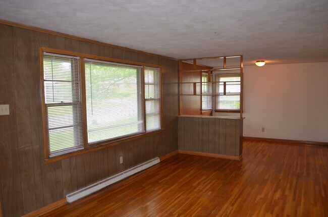 Foto del edificio - 3 bed, 2 bath home in Parkade area