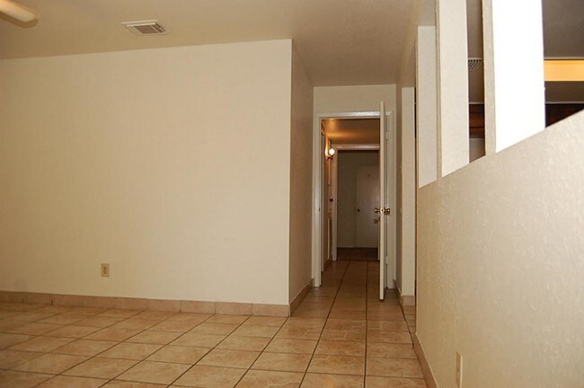 Building Photo - 10119 Hannon Dr