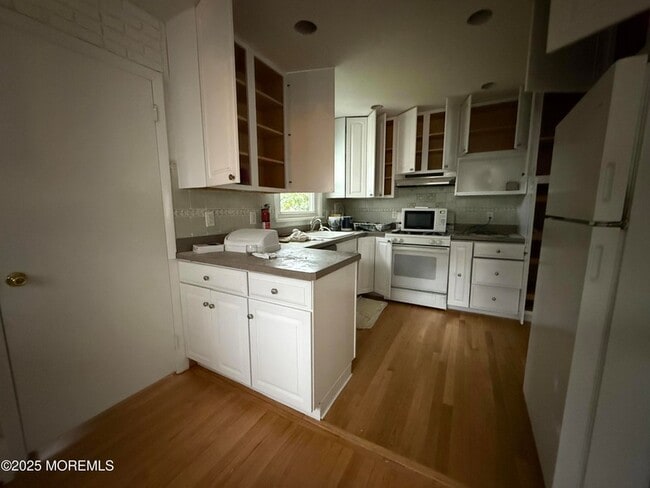 Building Photo - 138 Ampere Ave